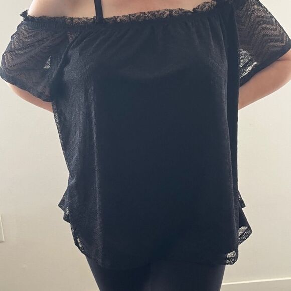 New Torrid Woman Top Off-shoulder sleeves lace Size 2 Black polyester plus - Picture 2 of 12
